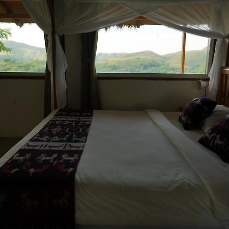 Morinda Villa And Resto Waingapu Exterior photo