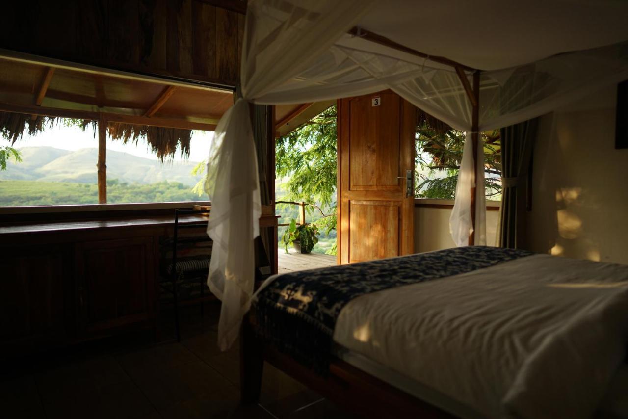 Morinda Villa And Resto Waingapu Exterior photo